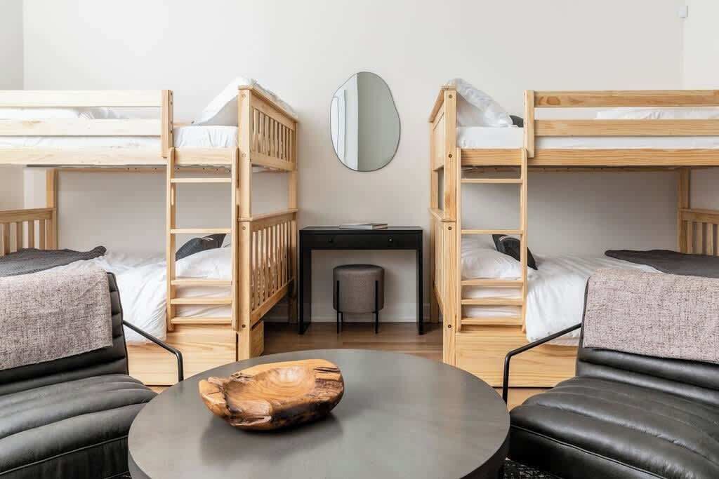 3 Schlafzimmer, Schreibtisch, Bügeleisen/Bügelbrett, Reisekinderbett