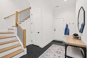 Interior - Luxury SOHO Styled Two-Level Townhouse - Old Town (Chicago)