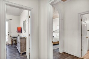 5 bedrooms, iron/ironing board, Internet, bed sheets