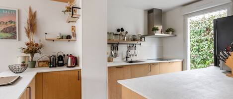 雪櫃、微波爐、焗爐、洗碗機