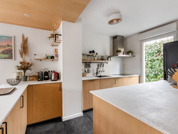 Fridge, microwave, oven, dishwasher - Maison Erable - Welkeys (Lyon)