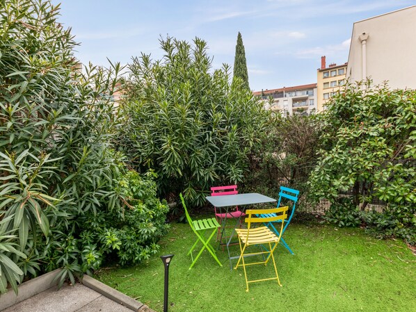 Outdoor dining - Maison Erable - Welkeys (Lyon)