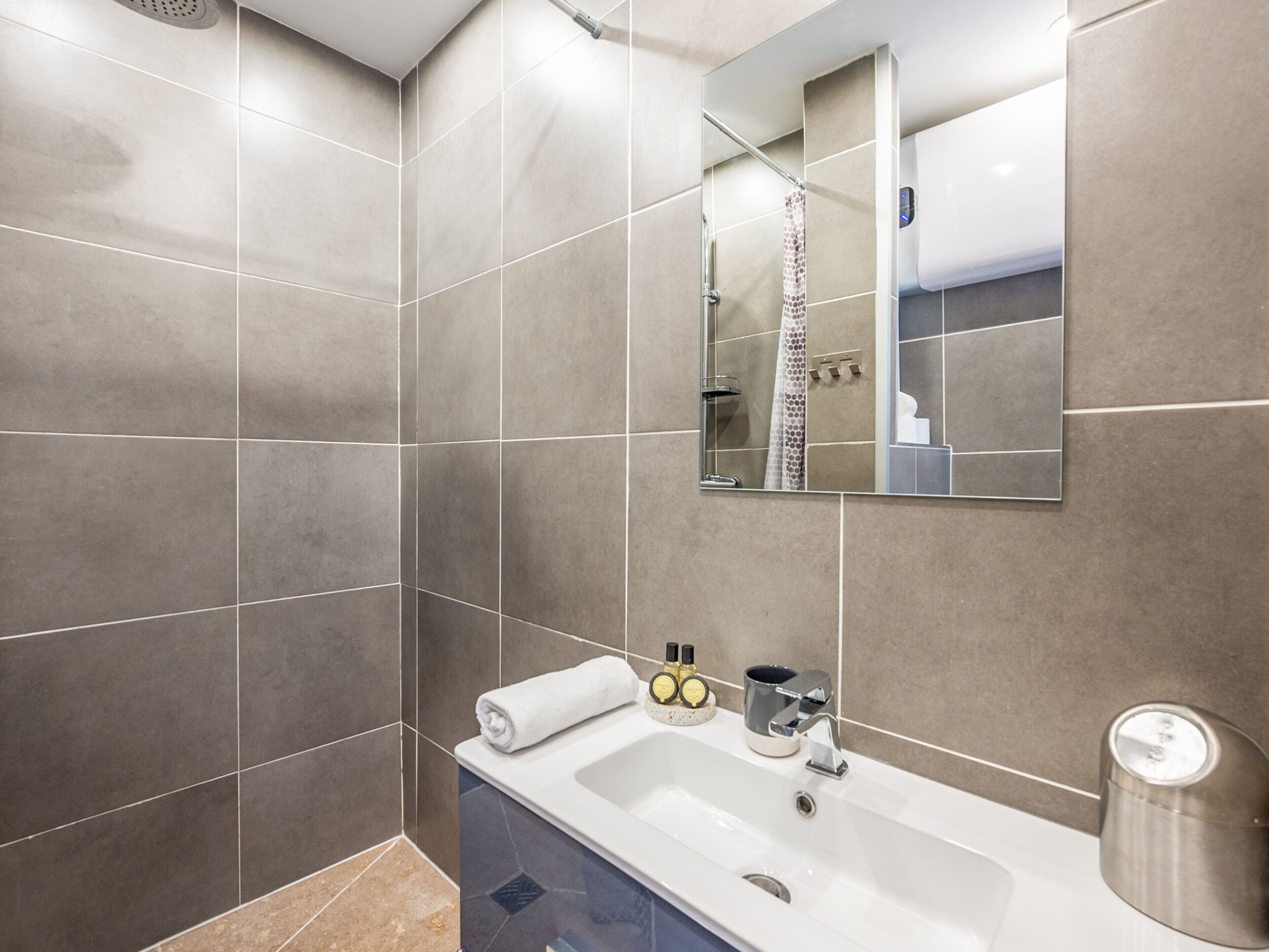 Shower, free toiletries, hair dryer, towels