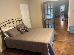 3 bedrooms, free WiFi, bed sheets