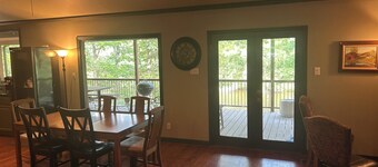 Private retreat with 30 acre fishing lake. 3 miles from Barnwell Mountain