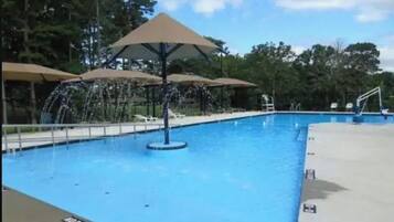 室內泳池、室外泳池