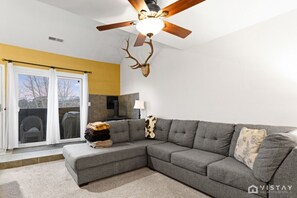 TV, fireplace