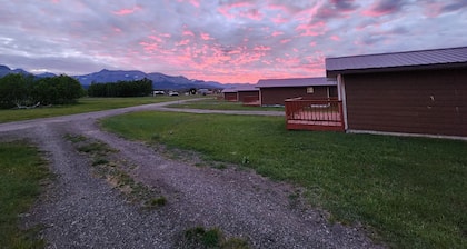 Circle R Cabin 1, Private Ranch, Mountain Views