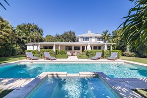Pool - Picture Relaxing in This Idyllic Villa in West Palm Beach, West Palm Beach Villa 1859 (West Palm Beach)