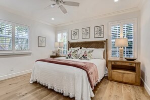 4 bedrooms, iron/ironing board, internet, bed sheets - Picture Relaxing in This Idyllic Villa in West Palm Beach, West Palm Beach Villa 1859 (West Palm Beach)