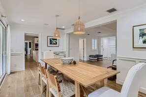 Dining - Picture Relaxing in This Idyllic Villa in West Palm Beach, West Palm Beach Villa 1859 (West Palm Beach)