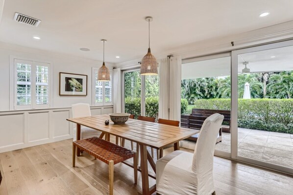 Dining - Picture Relaxing in This Idyllic Villa in West Palm Beach, West Palm Beach Villa 1859 (West Palm Beach)