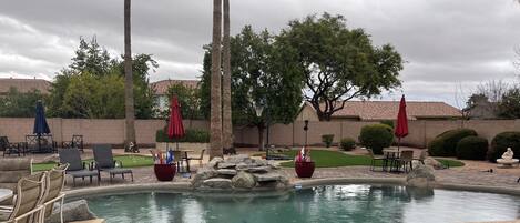 Alberca al aire libre y alberca climatizada