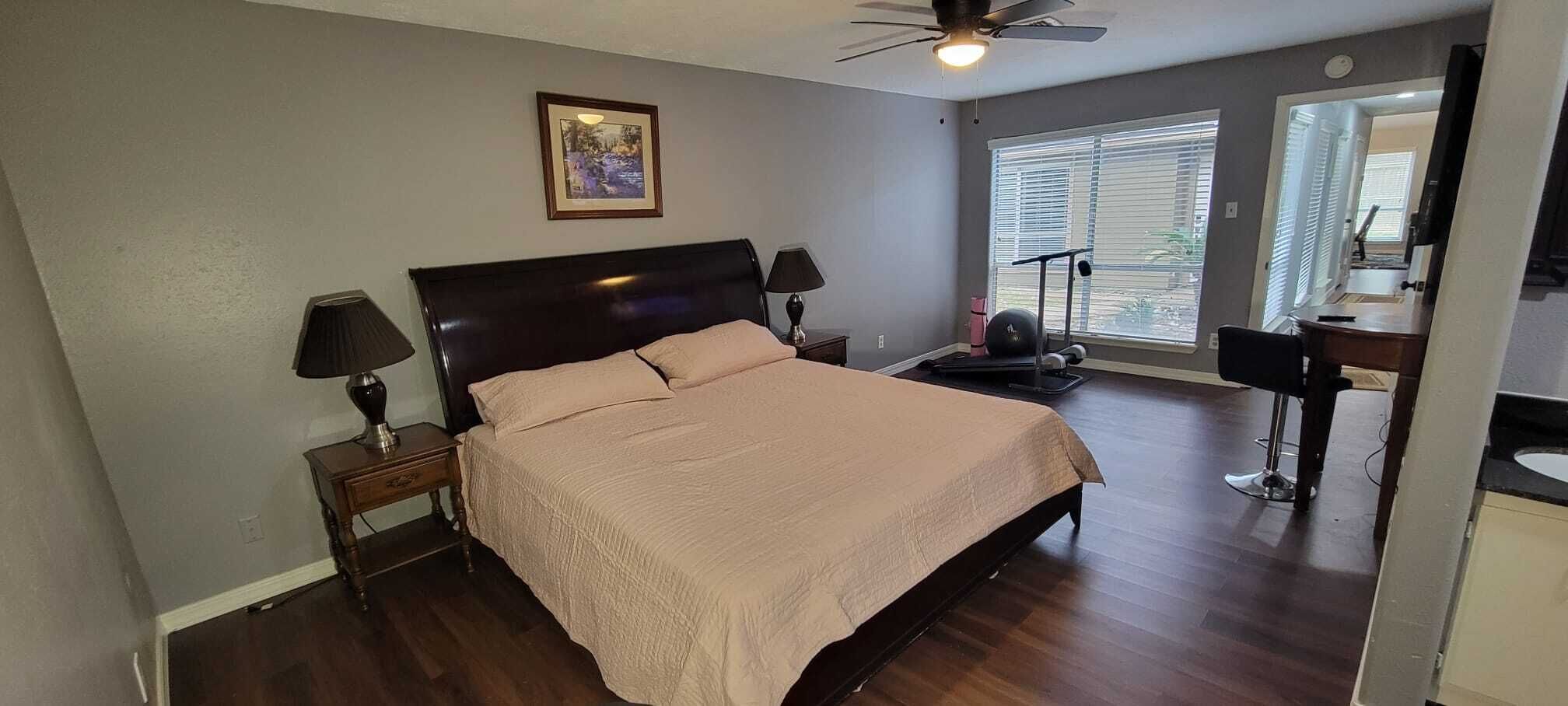 3 bedrooms, desk, WiFi, bed sheets