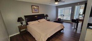 3 bedrooms, desk, WiFi, bed sheets