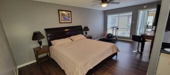 Bistro Place near Fort Bend Tollway