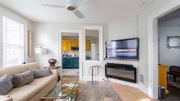 智能電視、壁爐、音響、 辦公室