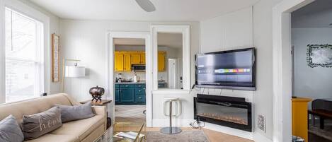 TV connectée, cheminée, chaîne hi-fi, espaces bureaux