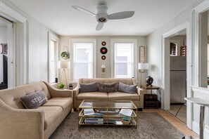 Smart TV, fireplace, stereo, offices
