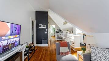 Smart TV, fireplace, stereo, offices