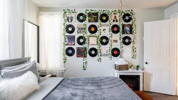 5 bedrooms, desk, iron/ironing board, free WiFi