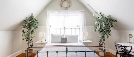 5 bedrooms, desk, iron/ironing board, free WiFi