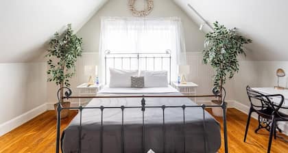 Modern + Spacious 5BR/2BA Home, Renovated Backyard