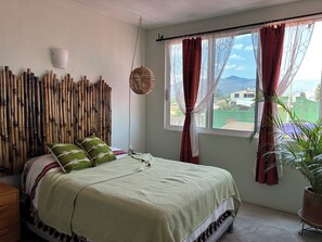 2 bedrooms, iron/ironing board, travel cot, free WiFi - Modern House, Upscale Mexican neighborhood. (Oaxaca)