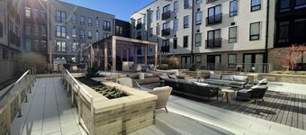 Reston Metro Apartment - Home Office off Silver Line