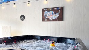 A hot tub with a rubber duck, a wooden wall, and a map of the United States. - Big and Beautiful in Dallas (Dallas)