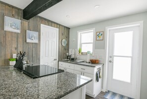 Fridge, microwave, oven, stovetop - Studio on Lemon Bay, Private Dock, Kayaks (Englewood)