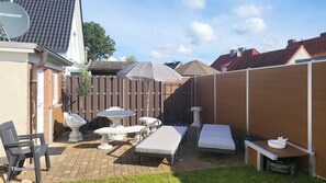 Outdoor dining - Holiday Home 'Anker Perla' with Private Terrace and Wi-Fi (Grömitz)