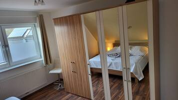 3 dormitorios, tabla de planchar con plancha, wifi gratis y ropa de cama