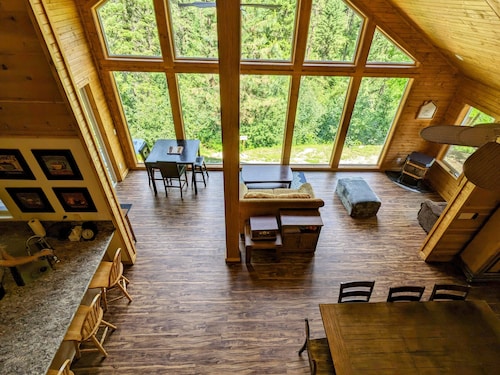 Mountain Retreat, Spacious Cabin on 2.5 acres, firepit and trails