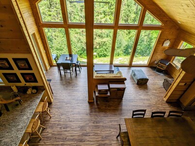 Mountain Retreat, Spacious Cabin on 2.5 acres, firepit and trails