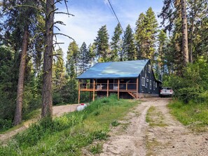 Exterior - Mountain Retreat, Spacious Cabin on 2.5 acres, firepit and trails (Garden Valley)