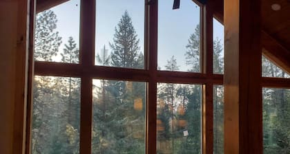 Mountain Retreat, Spacious Cabin on 2.5 acres, firepit and trails