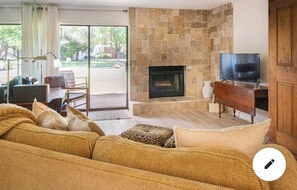 Smart TV, chimenea, estéreo