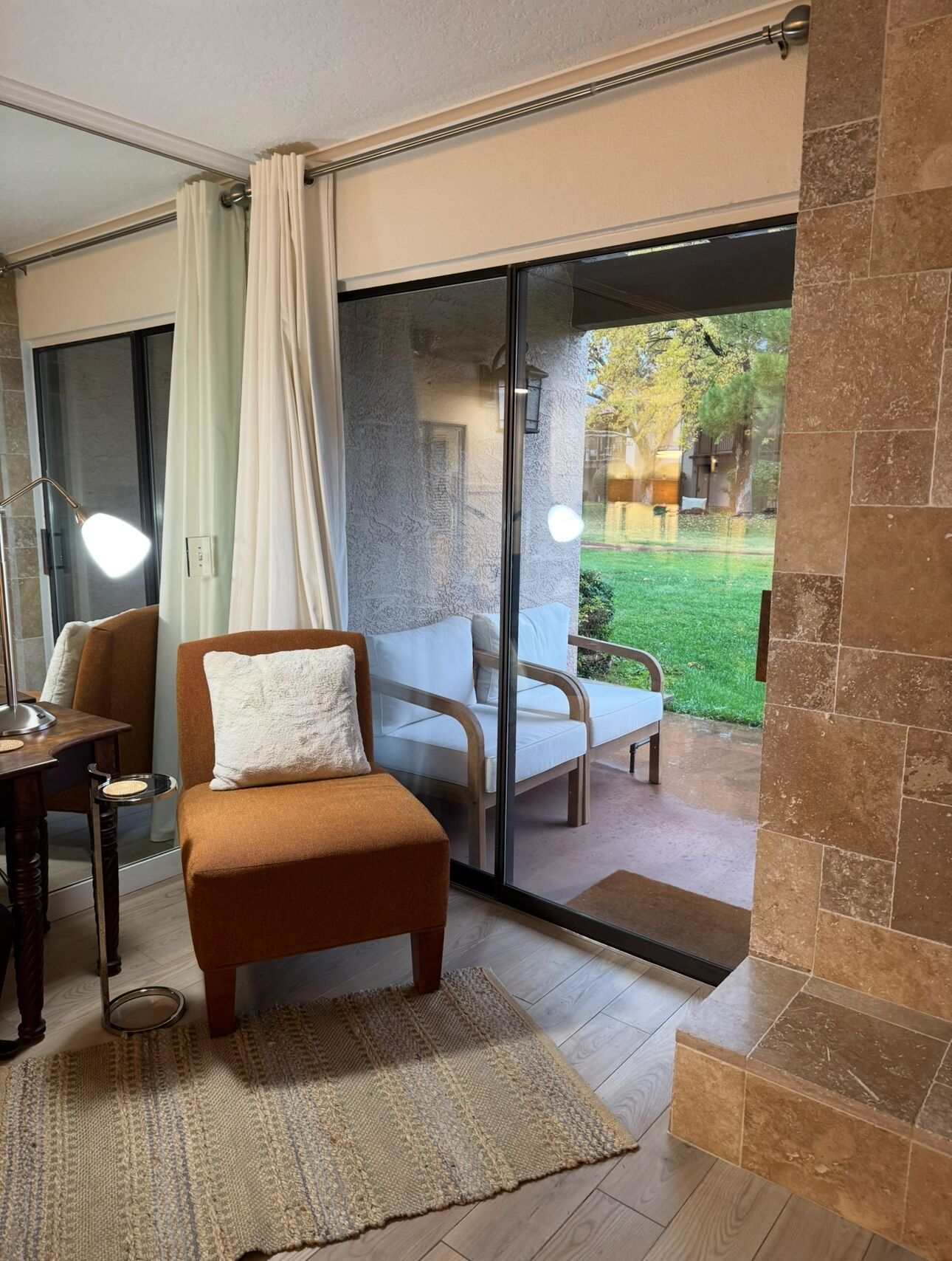 Smart TV, fireplace, stereo