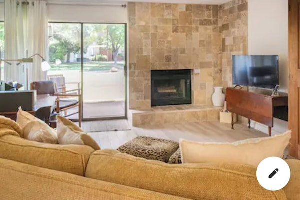 Smart TV, fireplace, stereo