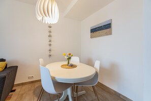 Dining - Apartment "Meerfamilie" close to the Sea with Terrace & Wi-Fi (Noer)