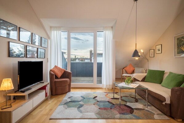 TV - Holiday Apartment "Schwippl" with Balcony and Wi-Fi (Meckenbeuren)