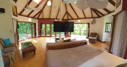 Treeverb Beach House : Hexagonal Beach house in the Daintree