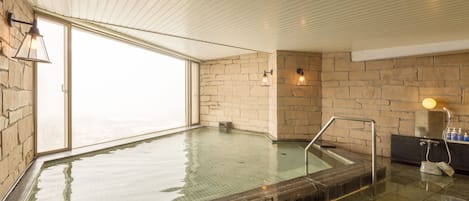 免費梳洗用品、拖鞋、智能廁板座廁、提供毛巾