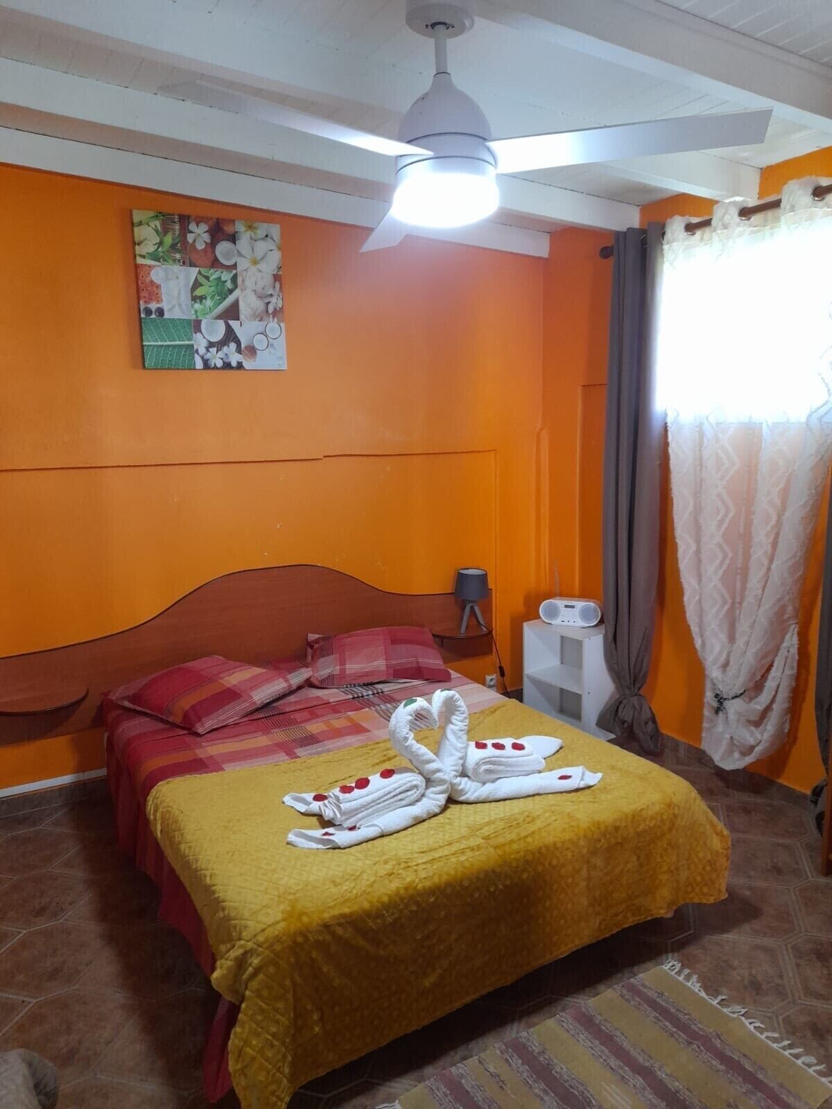 1 室のベッドルーム、WiFi、ベッドシーツ