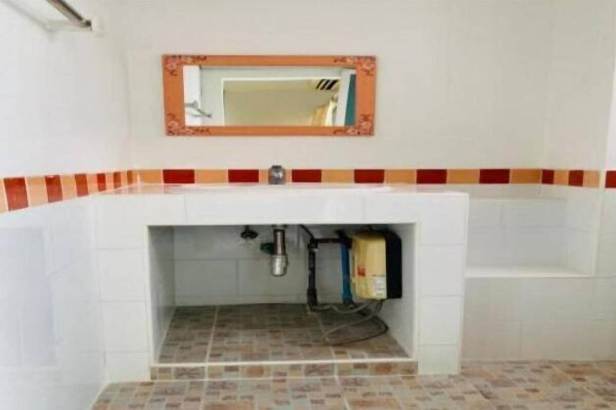 Bathroom | Shower, bidet, towels, toilet paper