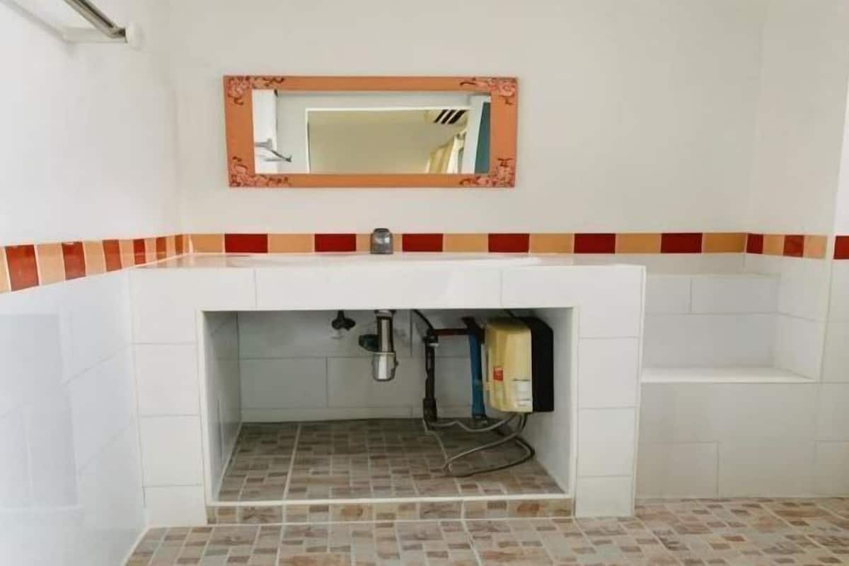 Bathroom | Shower, bidet, towels, toilet paper