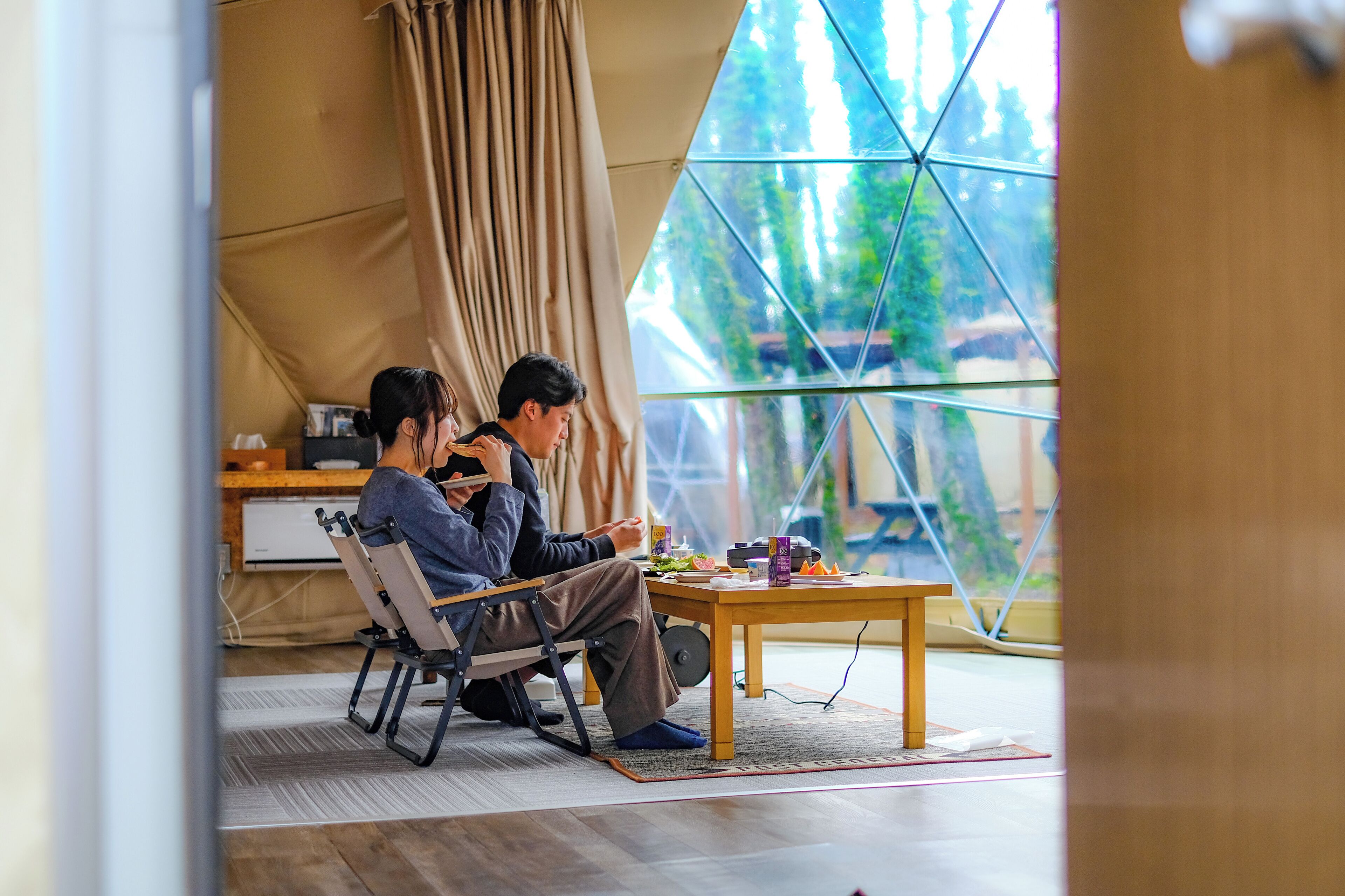 WiFi (無料)、ベッドシーツ