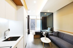 Superior Single Room (No parking) | Blackout drapes, soundproofing, free WiFi, bed sheets