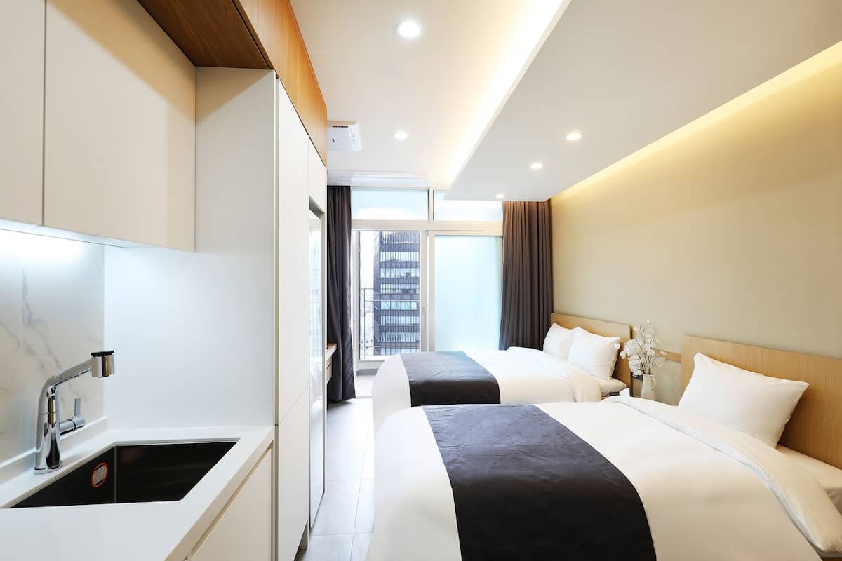 Habitación Deluxe con 2 camas individuales (No parking) | Cortinas opacas, sistema de insonorización, wifi gratis y ropa de cama